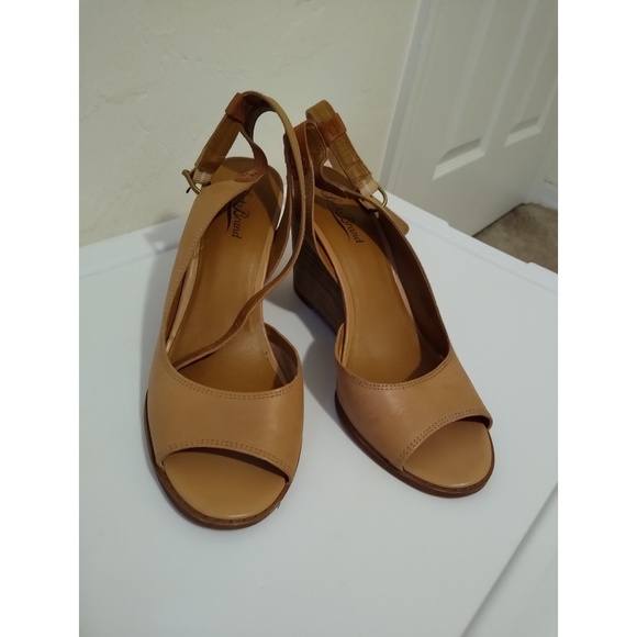 Lucky Brand Shoes - Size 9.5 Lucky Brand tan wedges